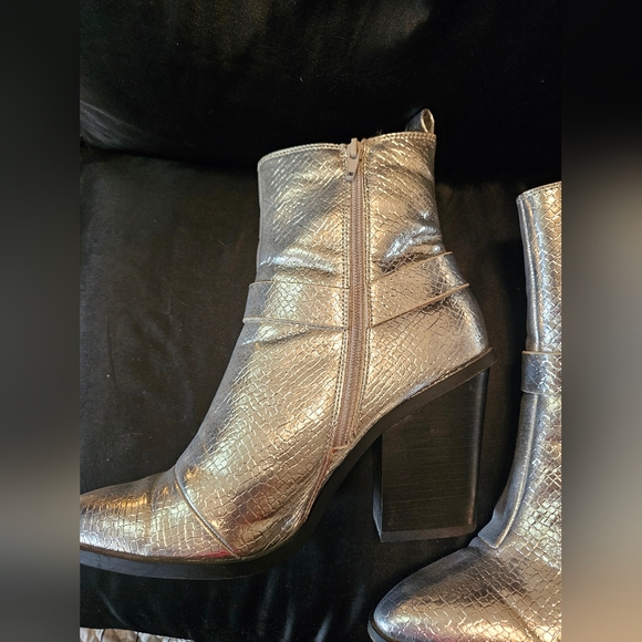 Buckle Metallic Silver Ankle Boots - Picture 2 of 2